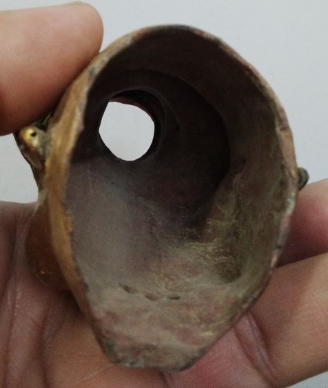 3075-สำหรับคนมีครูครับ เศียรพ่อแก่เก่าเนื้อผงลงสี ขนาดความกว้าง 2.5 นิ้ว สูงรวมประมาณ 4 นิ้ว ขนาดตั้งหน้ารถ เก่า เข้มขลังครับ รูปที่ 9