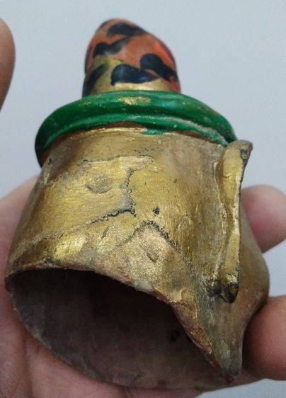 3075-สำหรับคนมีครูครับ เศียรพ่อแก่เก่าเนื้อผงลงสี ขนาดความกว้าง 2.5 นิ้ว สูงรวมประมาณ 4 นิ้ว ขนาดตั้งหน้ารถ เก่า เข้มขลังครับ รูปที่ 4