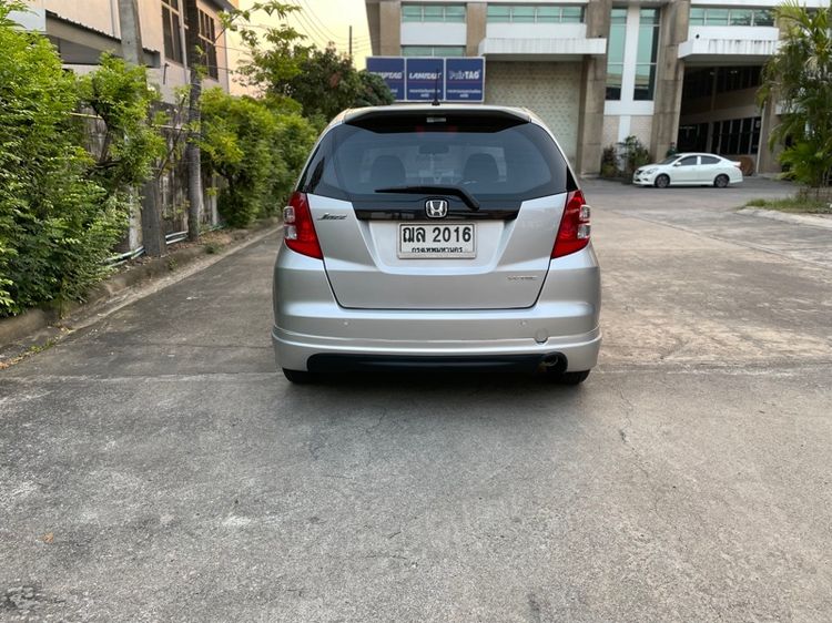 Honda Jazz 2009 1.5 SV i-VTEC Sedan เบนซิน ไม่ติดแก๊ส บรอนซ์เงิน รูปที่ 4
