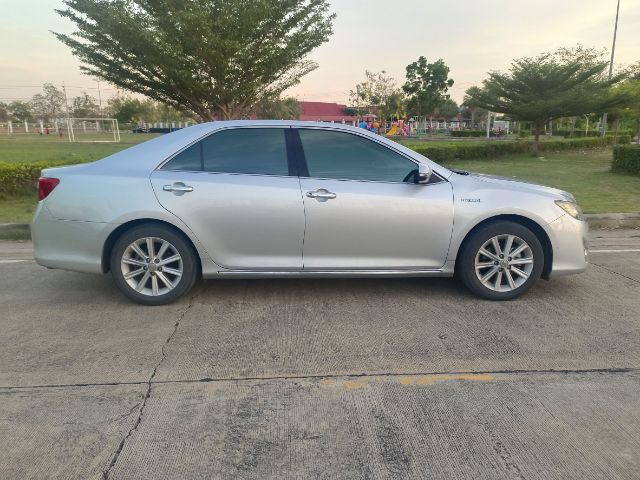 Toyota Camry 2012 2.5 Hybrid Sedan ไฮบริด เกียร์อัตโนมัติ บรอนซ์เงิน รูปที่ 2