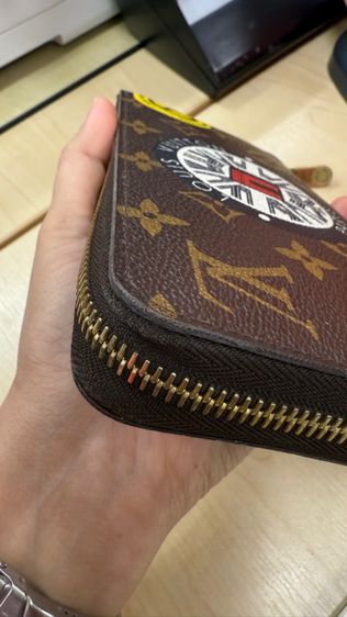 Louis Zippy World Tour Monogram รูปที่ 13