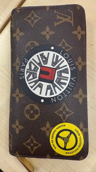 Louis Zippy World Tour Monogram รูปที่ 8