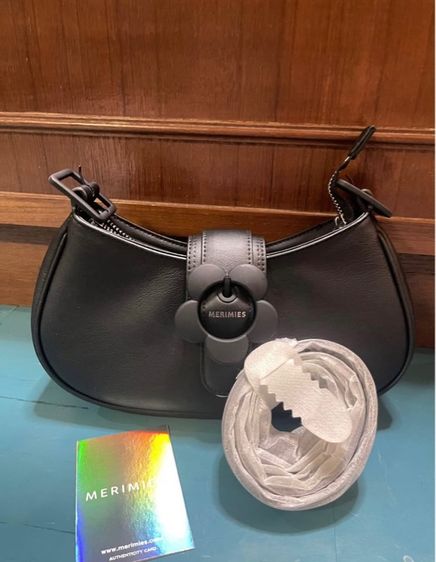 กระเป๋า MERIMIES Flower Shoulder Bag (สีดำ หนังแท้ ทรงฮอบโบ้) 💼🌸 รูปที่ 2