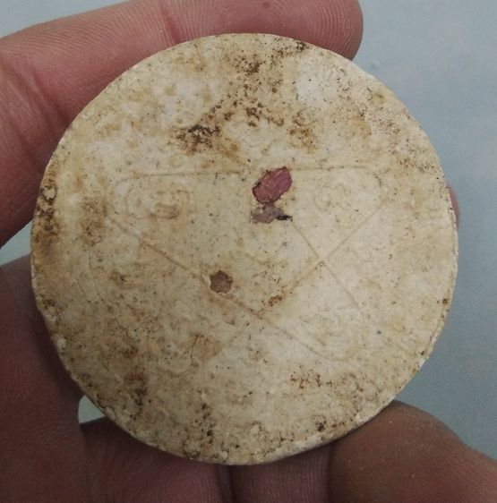 3097-บาตรน้ำมนต์หลวงปู่ทิม วัดละหารไร่เนื้อผงเก่าหลังฝังพลอย ขนาดเส้นผ่าศูนย์กลางประมาณ 5 ซม รูปที่ 3