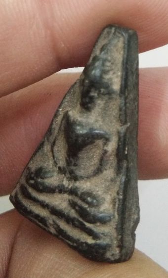 3101-พระนางพญาเนื้อดินสีดำเก่า รูปที่ 15