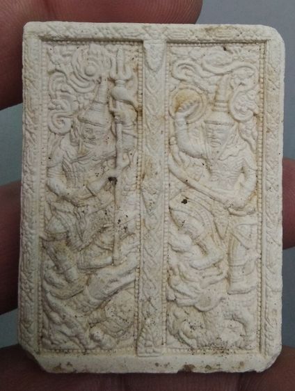 3102-เซี่ยวกางเนื้อผง ฝังพลอย ปี 2555 นายทวารบาลเฝ้าประตูวัดบวรนิเวศร์ ตามสภาพนะครับ มีบิ่นขอบ พิจารณา ขนาด 4 x 5 ซม รูปที่ 4