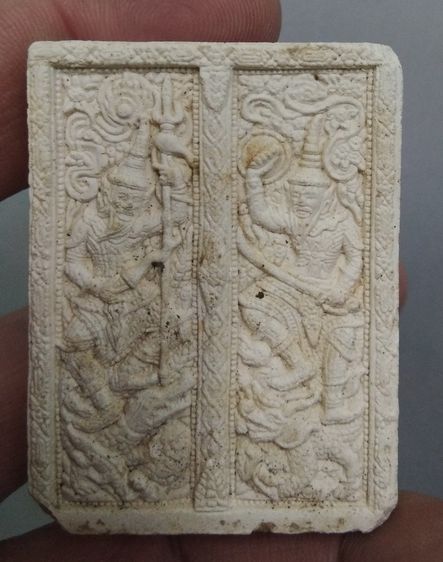 3102-เซี่ยวกางเนื้อผง ฝังพลอย ปี 2555 นายทวารบาลเฝ้าประตูวัดบวรนิเวศร์ ตามสภาพนะครับ มีบิ่นขอบ พิจารณา ขนาด 4 x 5 ซม รูปที่ 2