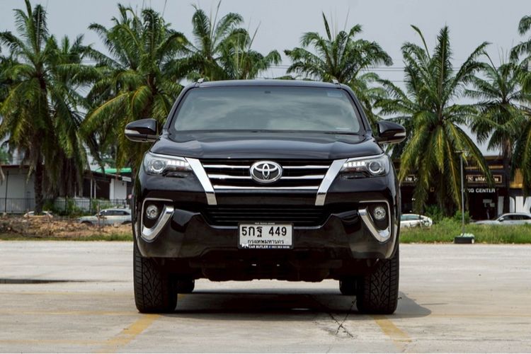 Toyota Fortuner 2016 2.4 V Utility-car ดีเซล ไม่ติดแก๊ส เกียร์อัตโนมัติ ดำ รูปที่ 2