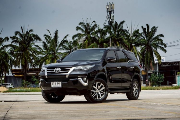 Toyota Fortuner 2016 2.4 V Utility-car ดีเซล ไม่ติดแก๊ส เกียร์อัตโนมัติ ดำ รูปที่ 4