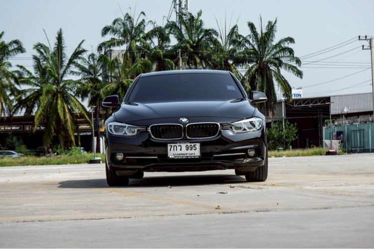 BMW Series 3 2018 330e Sedan เบนซิน ไม่ติดแก๊ส เกียร์อัตโนมัติ ดำ