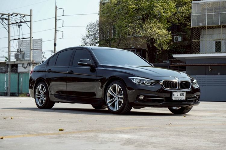BMW Series 3 2018 330e Sedan เบนซิน ไม่ติดแก๊ส เกียร์อัตโนมัติ ดำ รูปที่ 2