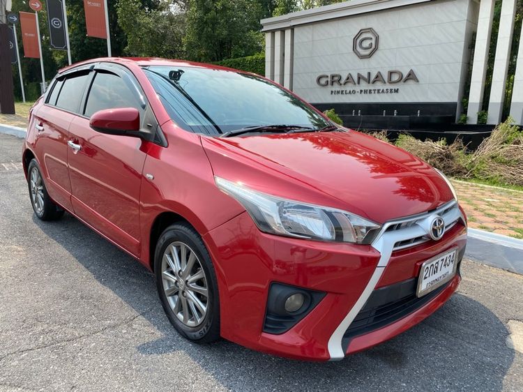 รถ Toyota Yaris 1.2 J สี แดง