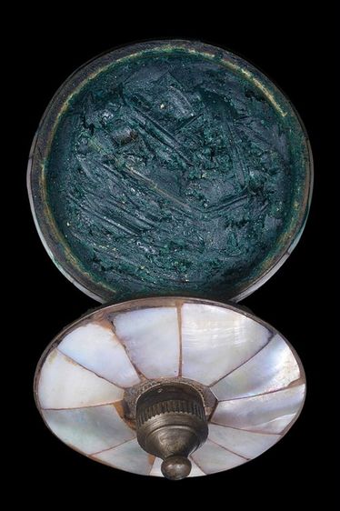 ตลับสีผึ้ง หลวงพ่อทาบ