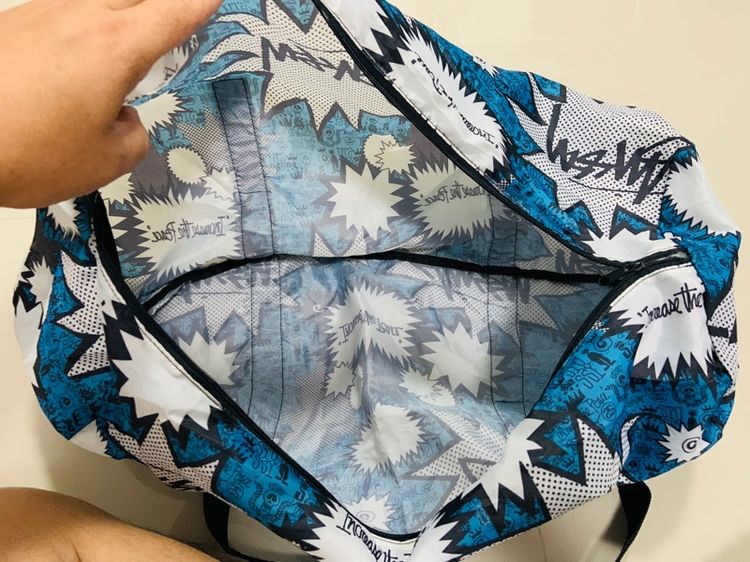 กระเป๋า STUSSY ลายหน้าลิงสวยๆทั้งใบ ขนาด กว้าง 20 หนา 11 นิ้ว สภาพสมบูรณ์ สภาพใหม่ ดีเทลสวยครับ  รูปที่ 6