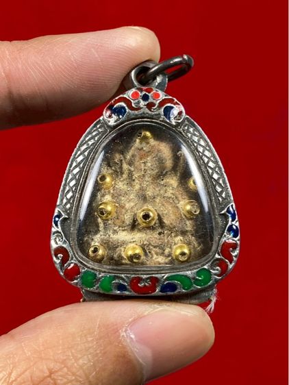 🔥 ร้านแนะนำดีเยี่ยม พระปิดตาหลวงพ่อแก้ว หลังแบบ วัดเคลือวัลย์ เนื้อผงพุทธคุณ ฝังลูกปัดทอง พร้อมเลี่ยม