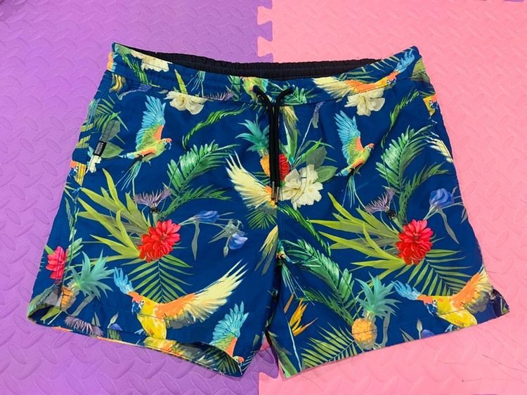 กางเกง H M แท้ 💯 size S วัดจริงเอว 27-31 ใส่ได้ ยาว 15 นิ้ว สภาพดีมาก ทรงสวย เนื้อผ้าดีมากครับสบายครับ