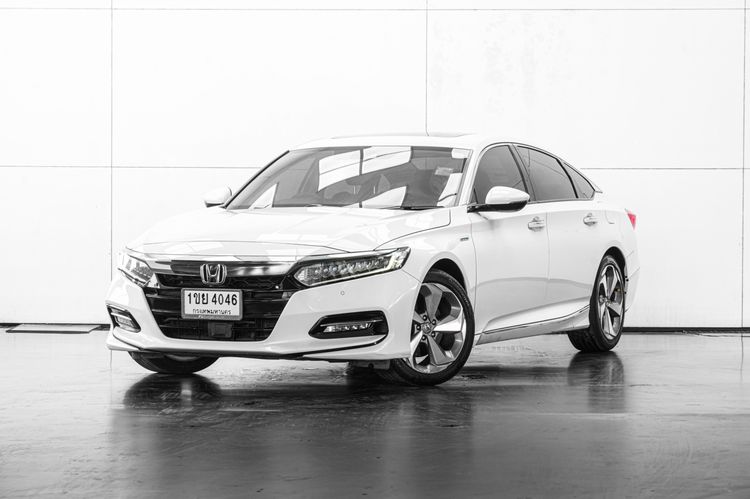 รถ Honda Accord 2.0 Hybrid Tech สี ขาว