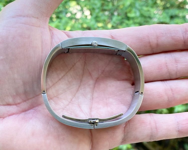 นาฬิกาGucci 2400S Bangle Watch (swiss made) แท้ศูนย์ รูปที่ 2