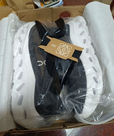 ขาย On Cloud Tilt ดำ-ขาว size 43-275cm สภาพ ใหม่  รูปที่ 8