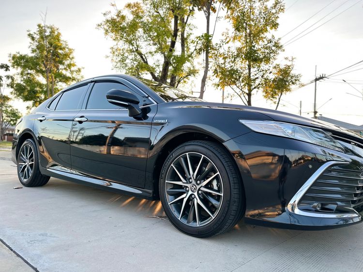 รถ Toyota Camry 2.5 HEV Premium สี ดำ