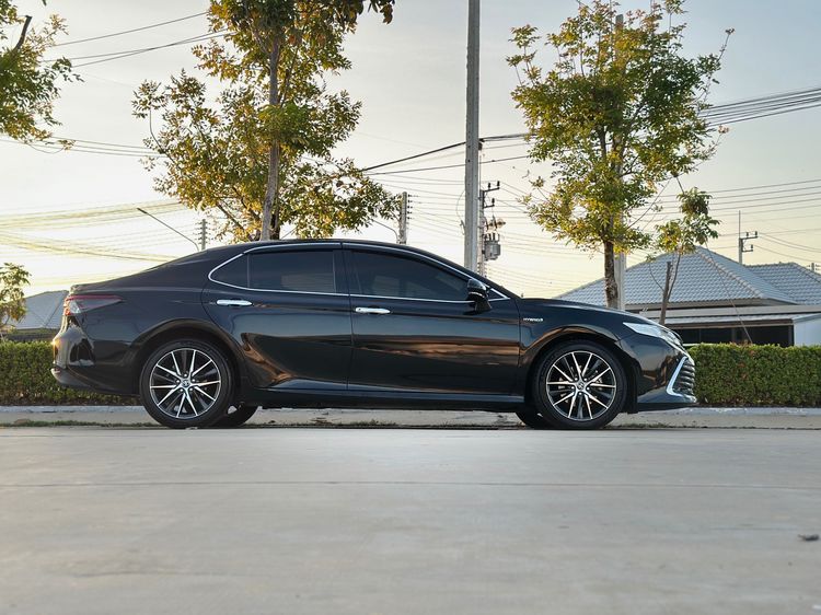 Toyota Camry 2023 2.5 HEV Premium Sedan ไฮบริด ไม่ติดแก๊ส เกียร์อัตโนมัติ ดำ รูปที่ 2