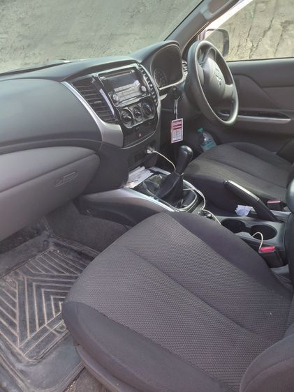 Mitsubishi Triton 2015 2.4 GL 4WD Pickup ดีเซล เกียร์ธรรมดา ดำ รูปที่ 2