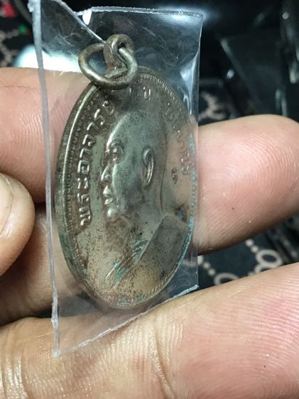 เหรียญอาจารย์ฝั้น สวยกระไหล่เดิมๆ รูปที่ 4