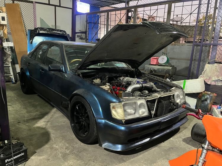 รถ Mercedes-Benz E-Class E230 สี น้ำเงิน