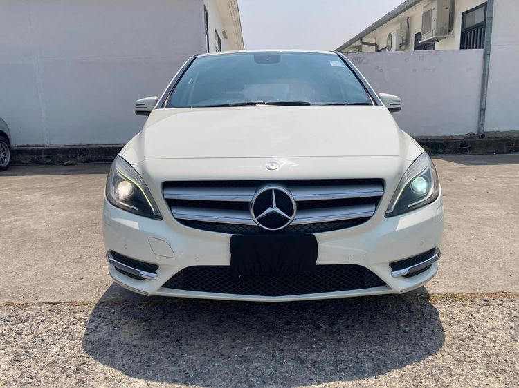 รถ Mercedes-Benz B-Class B180 สี ขาว