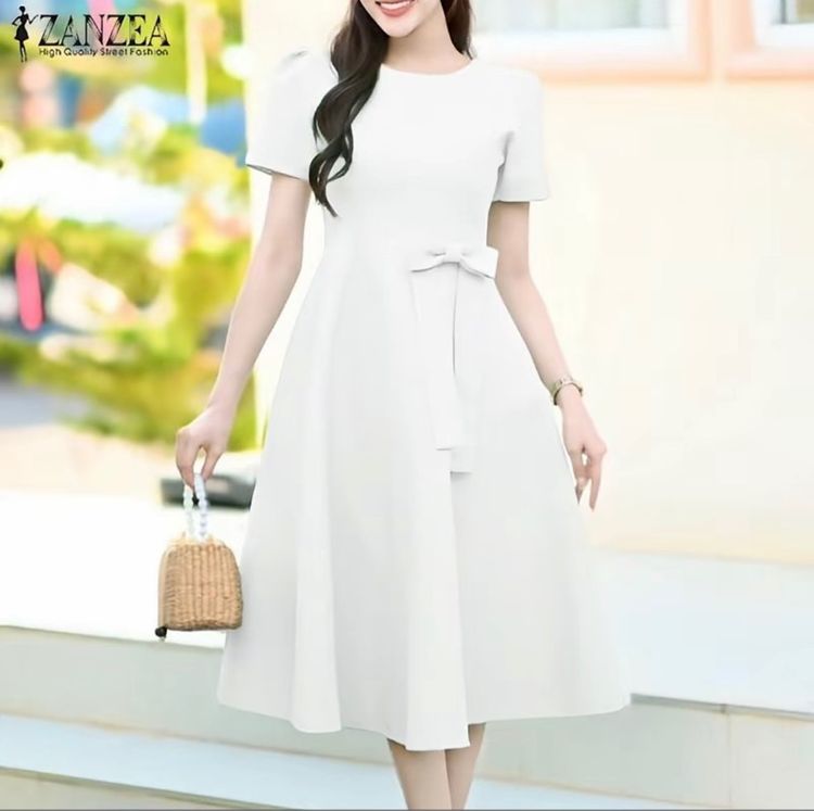 ชุดเดรสสีขาว