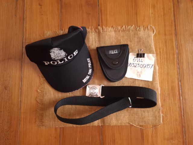 อื่นๆ ขายหมวกแก๊ป เข็มขัด กุญแจมือตำรวจ ส่งฟรี