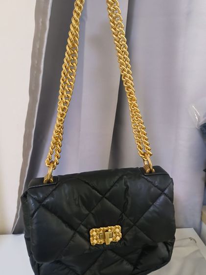 กระเป๋าสะพายสีดำโซ่ทอง รูปที่ 3