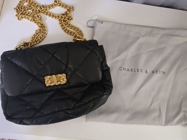 กระเป๋าสะพายสีดำโซ่ทอง รูปที่ 2