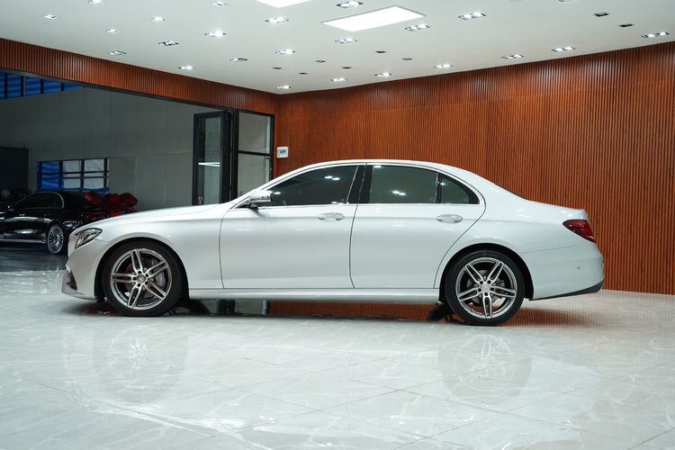 Mercedes-Benz E-Class 2017 E220 Sedan เบนซิน เกียร์อัตโนมัติ บรอนซ์เงิน รูปที่ 4
