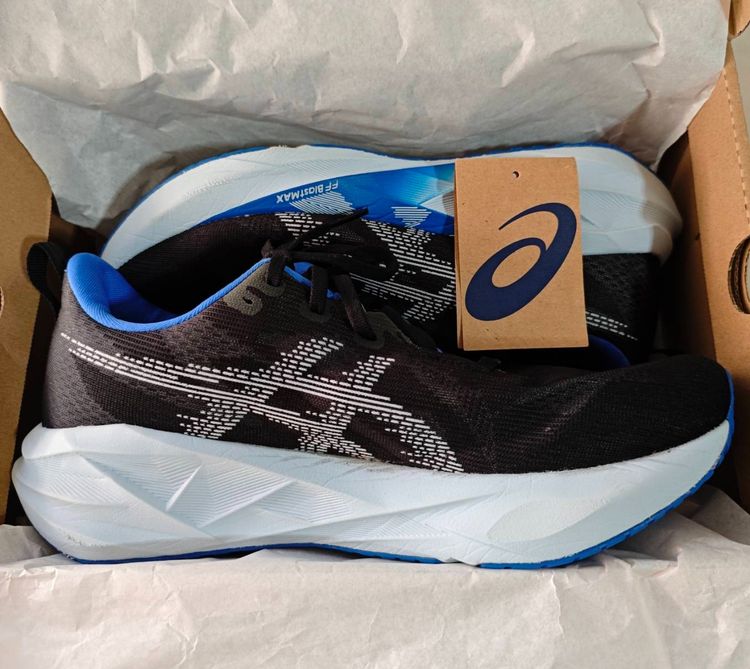 รองเท้าวิ่ง มือ2 Asics Novablast5 US10.5ของแท้พร้อมกล่อง