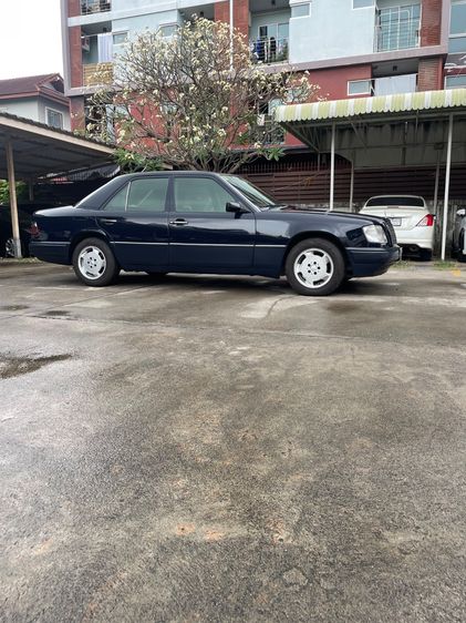 Mercedes-Benz E-Class 1996 E200 Sedan เบนซิน เกียร์อัตโนมัติ น้ำเงิน รูปที่ 4
