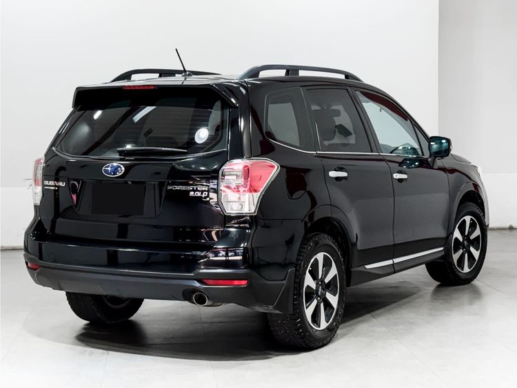 Subaru Forester 2016 2.0 i-P 4WD Utility-car เบนซิน เกียร์อัตโนมัติ ดำ รูปที่ 4