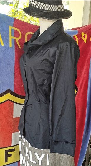 เสื้อเชิ้ตสตรี  Issey miyake เข้าเอว สี navy blue มือสองของแท้ รูปที่ 9