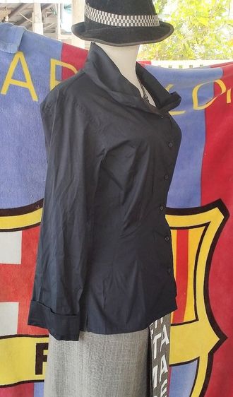 เสื้อเชิ้ตสตรี  Issey miyake เข้าเอว สี navy blue มือสองของแท้ รูปที่ 4