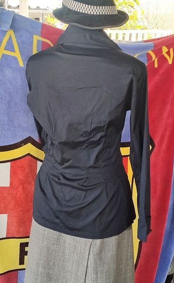 เสื้อเชิ้ตสตรี  Issey miyake เข้าเอว สี navy blue มือสองของแท้ รูปที่ 3