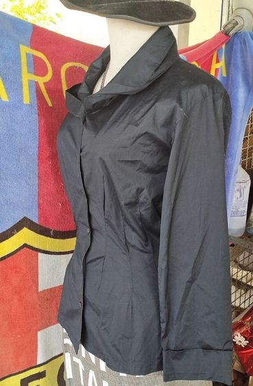 เสื้อเชิ้ตสตรี  Issey miyake เข้าเอว สี navy blue มือสองของแท้ รูปที่ 5