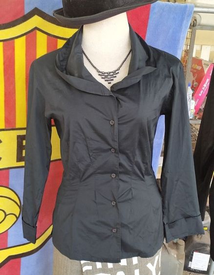 เสื้อเชิ้ตสตรี  Issey miyake เข้าเอว สี navy blue มือสองของแท้