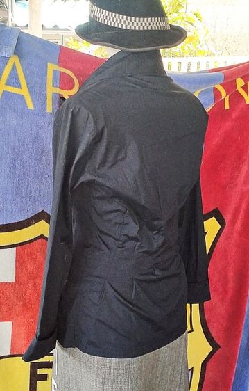 เสื้อเชิ้ตสตรี  Issey miyake เข้าเอว สี navy blue มือสองของแท้ รูปที่ 16