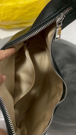 ขายถูกครึ่งราคาจริง กระเป๋าถือ กระเป๋าหนังสวยสีดำดูดี เดิมที 890 รูปที่ 3