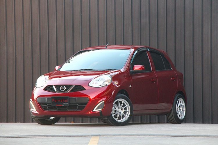 รถ Nissan March 1.2 E สี แดง