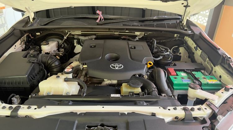รถ Toyota Hilux Revo 2.4 Prerunner E สี ขาว