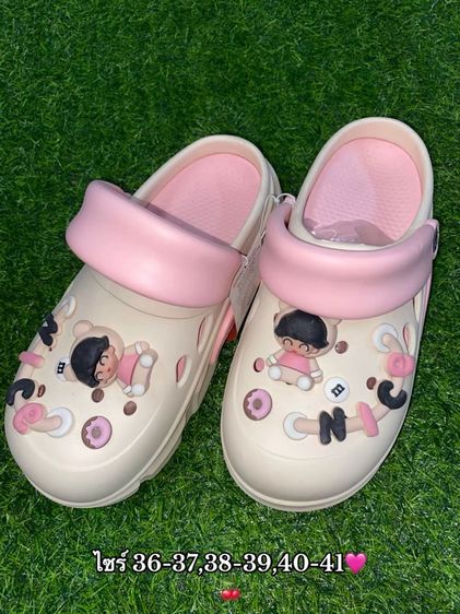 รองเท้าหัวโต