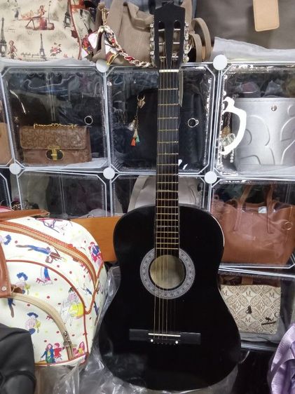 กีต้าร์ใหม่เอี่ยม