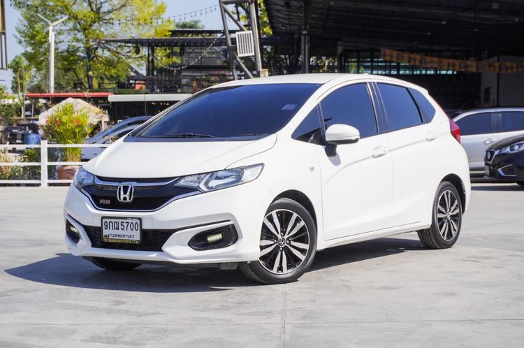 รถ Honda Jazz 1.5 V สี ขาว