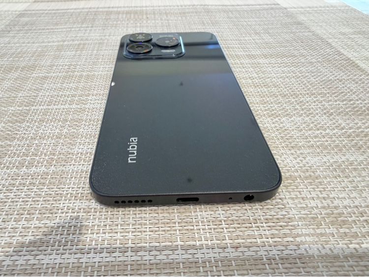 nubia V70 Design รูปที่ 2